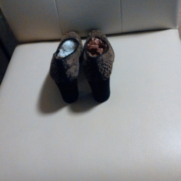 Pumps - Picture 3 of 3